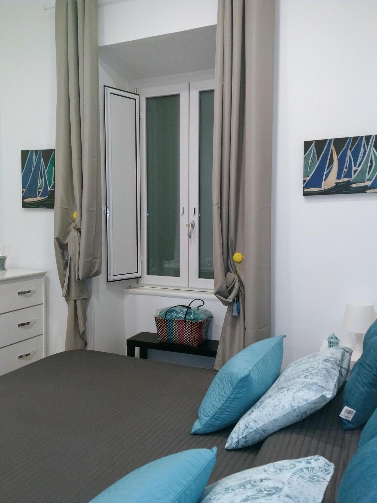 Margherita'S Apartment Salerno Bagian luar foto