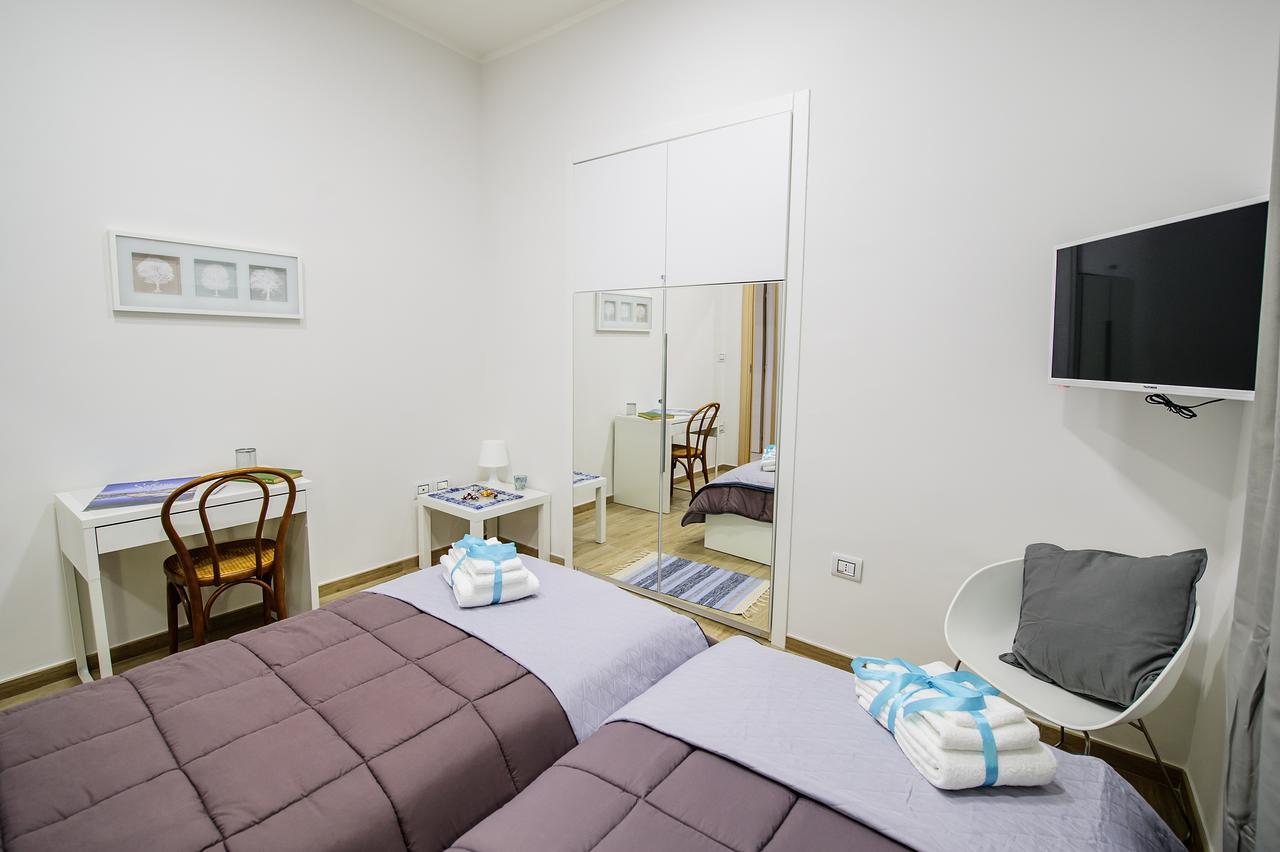 Margherita'S Apartment Salerno Bagian luar foto