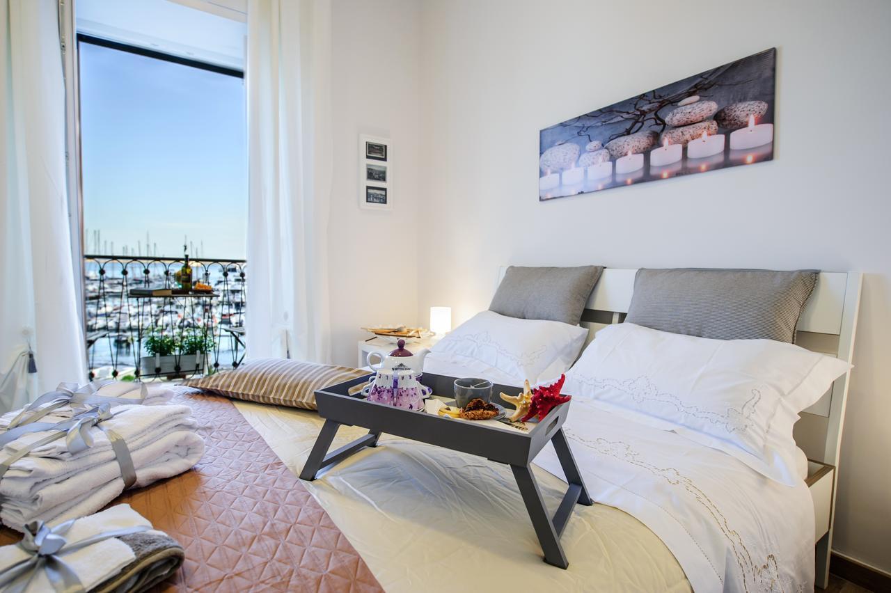 Margherita'S Apartment Salerno Bagian luar foto