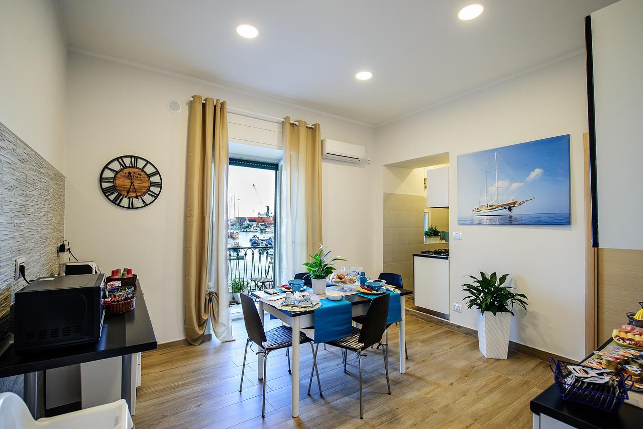 Margherita'S Apartment Salerno Bagian luar foto