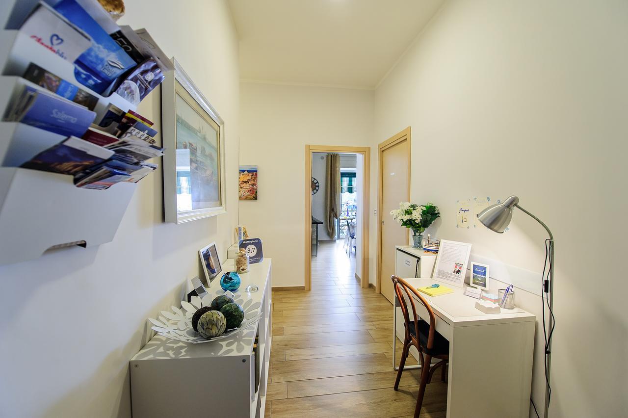 Margherita'S Apartment Salerno Bagian luar foto
