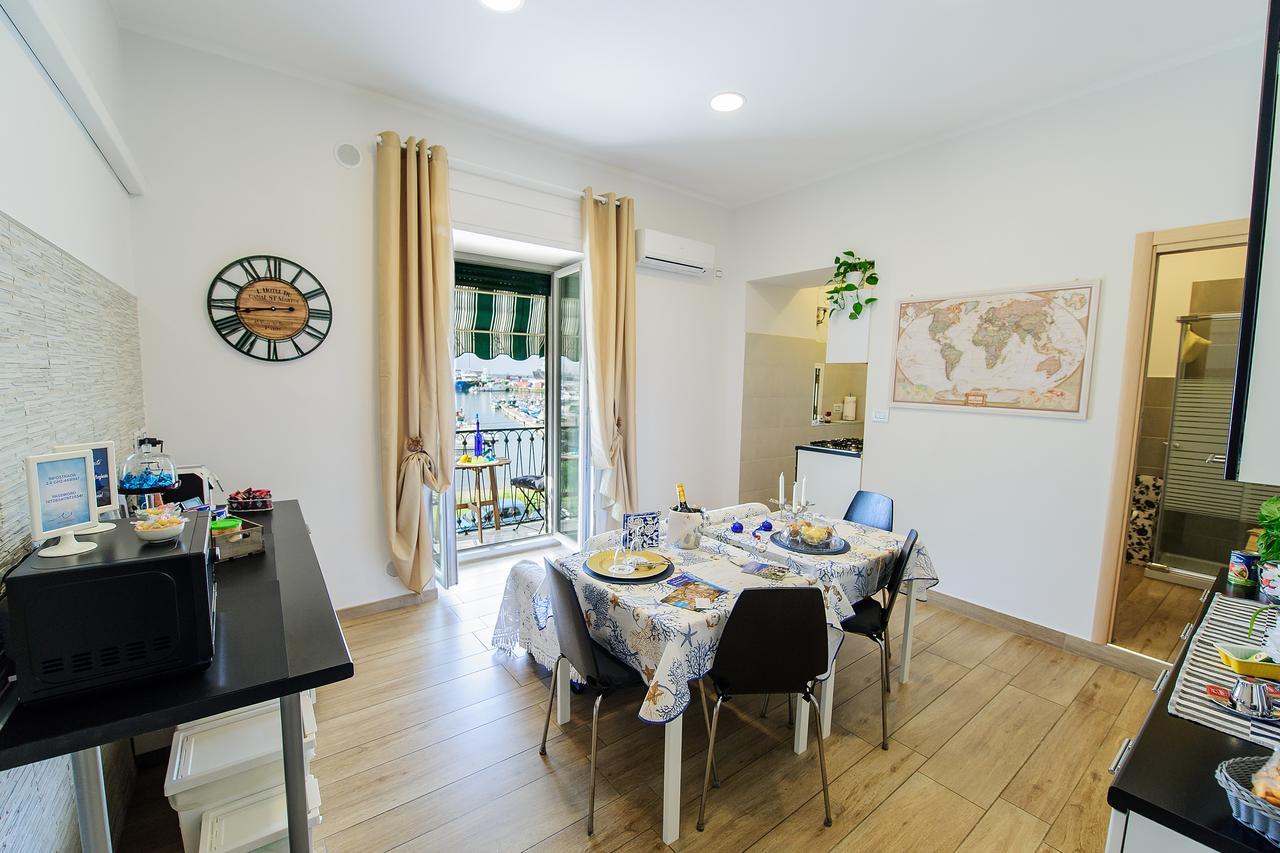 Margherita'S Apartment Salerno Bagian luar foto