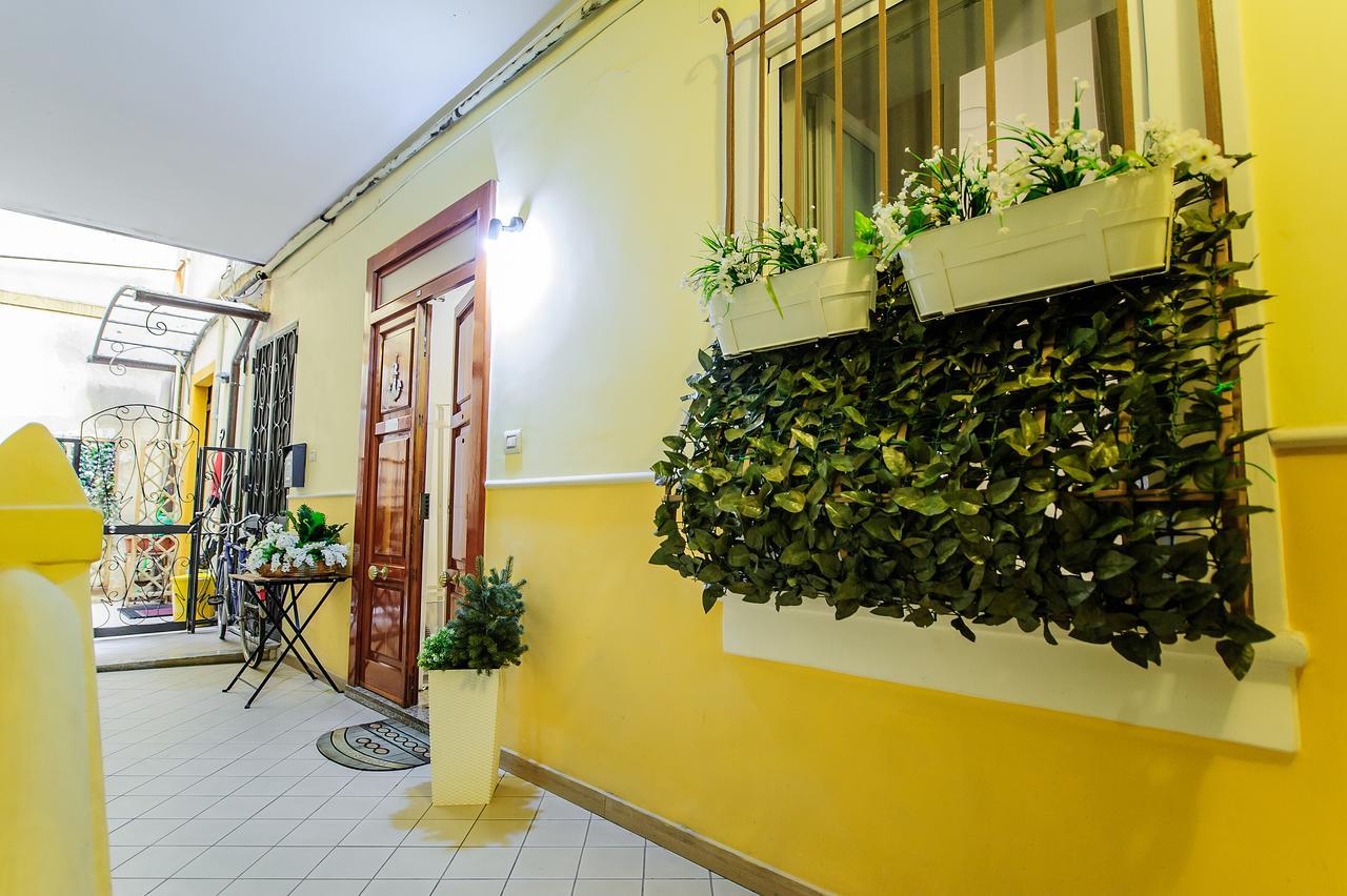 Margherita'S Apartment Salerno Bagian luar foto